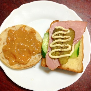 柿ジャムマフィンとWキュウリのハムパン☆今日の朝食